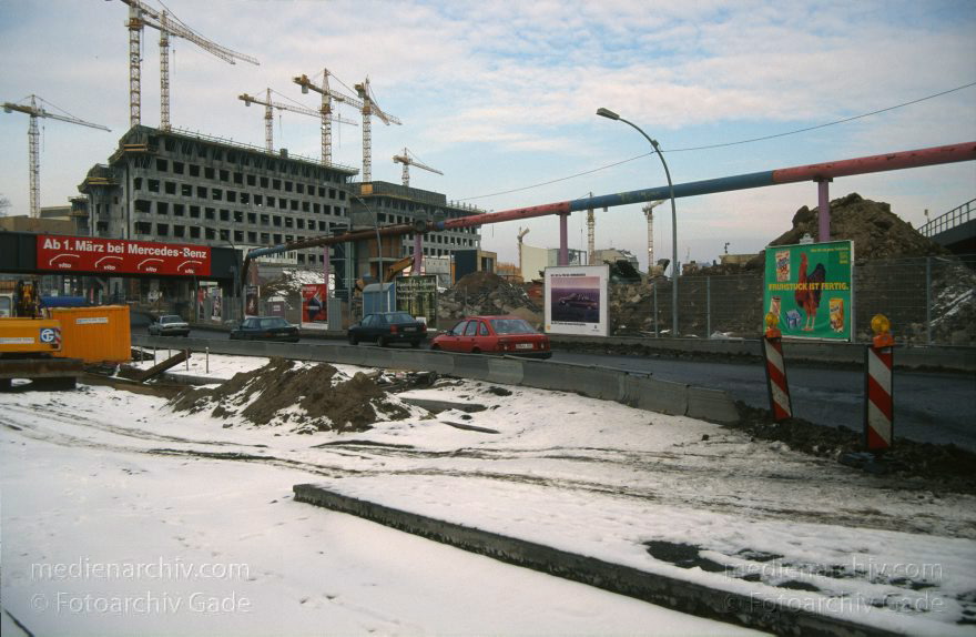 Berlin. Potsdamer Platz. Baustelle
1996. Berlin. Mitte. Tiergarten. Potsdamer Platz. Baustelle
Schlüsselwörter: Baustelle;Berlin;Deutschland;Germany;Potsdamer Platz;1996;Tiergarten
