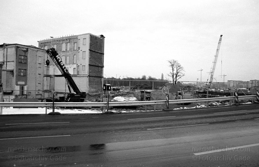 Berlin. Potsdamer Platz. Baustelle
1996. Berlin. Mitte. Tiergarten. Potsdamer Platz. Baustelle. Esplanade
Schlüsselwörter: Baustelle;Berlin;Deutschland;Esplanade;Germany;Potsdamer Platz;1996;Tiergarten