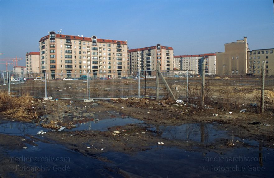 Berlin. Potsdamer Platz. Baustelle
1996. Berlin. Mitte. Tiergarten. Potsdamer Platz. Baustelle
Schlüsselwörter: Baustelle;Berlin;Deutschland;Germany;Potsdamer Platz;1996;Tiergarten
