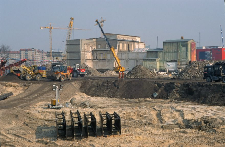 Berlin. Potsdamer Platz. Baustelle
September 1996. Berlin. Mitte. Tiergarten. Potsdamer Platz. Baustelle. Esplanade
Schlüsselwörter: Baustelle;Berlin;Deutschland;Esplanade;Germany;Potsdamer Platz;1996;Tiergarten