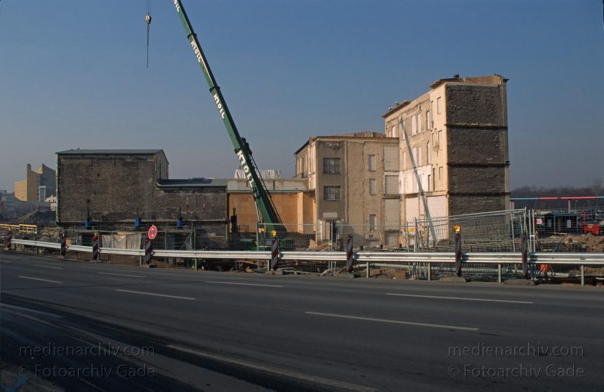 Berlin. Potsdamer Platz. Baustelle
September 1996. Berlin. Mitte. Tiergarten. Potsdamer Platz. Baustelle. Esplanade
Schlüsselwörter: Baustelle;Berlin;Deutschland;Esplanade;Germany;Potsdamer Platz;1996;Tiergarten