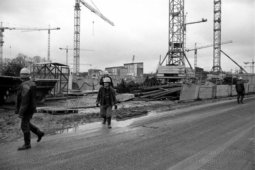 Berlin. Potsdamer Platz. Baustelle
31. 1. 1997. Berlin. Mitte. Tiergarten. Potsdamer Platz. Baustelle
Schlüsselwörter: Bauarbeiter;Baustelle;Berlin;Deutschland;Germany;Potsdamer Platz;1997;Tiergarten