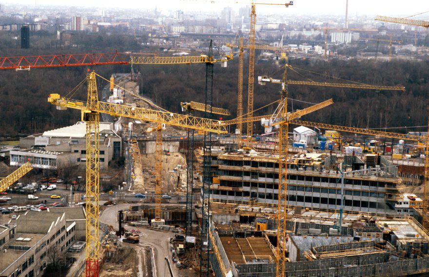 Deutschland. Berlin. Bauarbeiten am Potsdamer Platz
31. 1. 1997. Deutschland. Berlin. Bauarbeiten am Potsdamer Platz.
Schlüsselwörter: Baustelle;Berlin;Deutschland;Germany;Potsdamer Platz;1997;Tiergarten