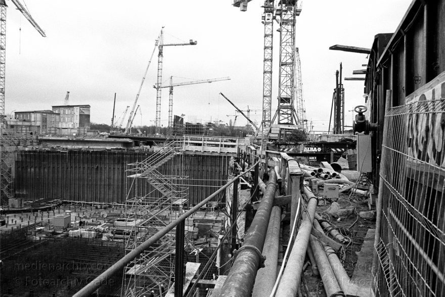 Berlin. Potsdamer Platz. Baustelle
31. 1. 1997. Berlin. Mitte. Tiergarten. Potsdamer Platz. Baustelle
Schlüsselwörter: Baustelle;Berlin;Deutschland;Germany;Potsdamer Platz;1997;Tiergarten