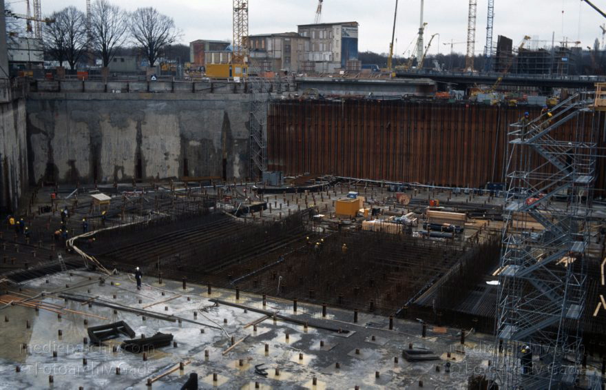 Berlin. Tiergarten. Potsdamer Platz.
31. 1. 1997. Berlin. Mitte. Tiergarten. Potsdamer Platz.
Schlüsselwörter: Baustelle;Berlin;Deutschland;Germany;Potsdamer Platz;1997;Tiergarten