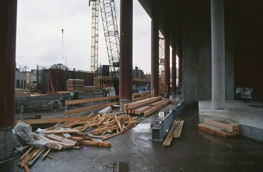 Berlin. Potsdamer Platz. Baustelle
31. 1. 1997. Berlin. Mitte. Tiergarten. Potsdamer Platz. Baustelle
Schlüsselwörter: Baustelle;Berlin;Deutschland;Germany;Potsdamer Platz;1997;Tiergarten
