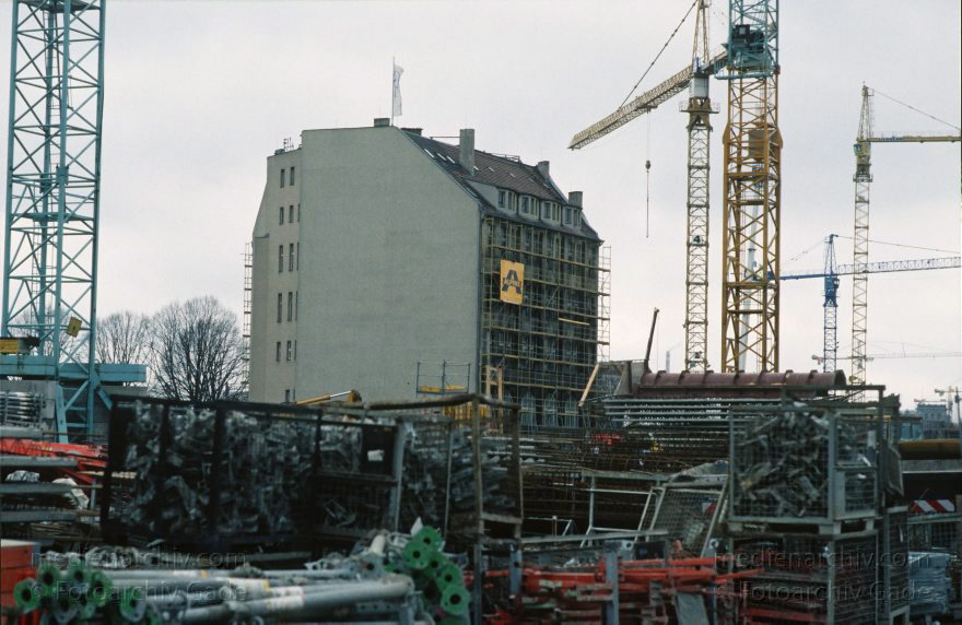 Berlin. Potsdamer Platz. Baustelle
31. 1. 1997. Berlin. Mitte. Tiergarten. Potsdamer Platz. Baustelle. Weinhaus Huth
Schlüsselwörter: Baustelle;Berlin;Deutschland;Germany;Potsdamer Platz;Tiergarten;1997;Weinhaus Huth