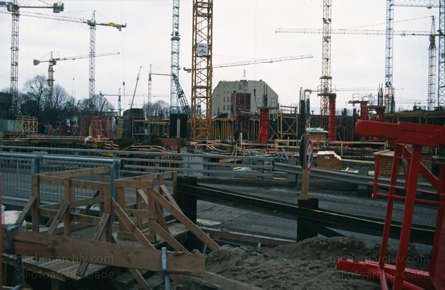 Berlin. Potsdamer Platz. Baustelle
31. 1. 1997. Berlin. Mitte. Tiergarten. Potsdamer Platz. Baustelle
Schlüsselwörter: Baustelle;Berlin;Deutschland;Germany;Potsdamer Platz;1997;Tiergarten