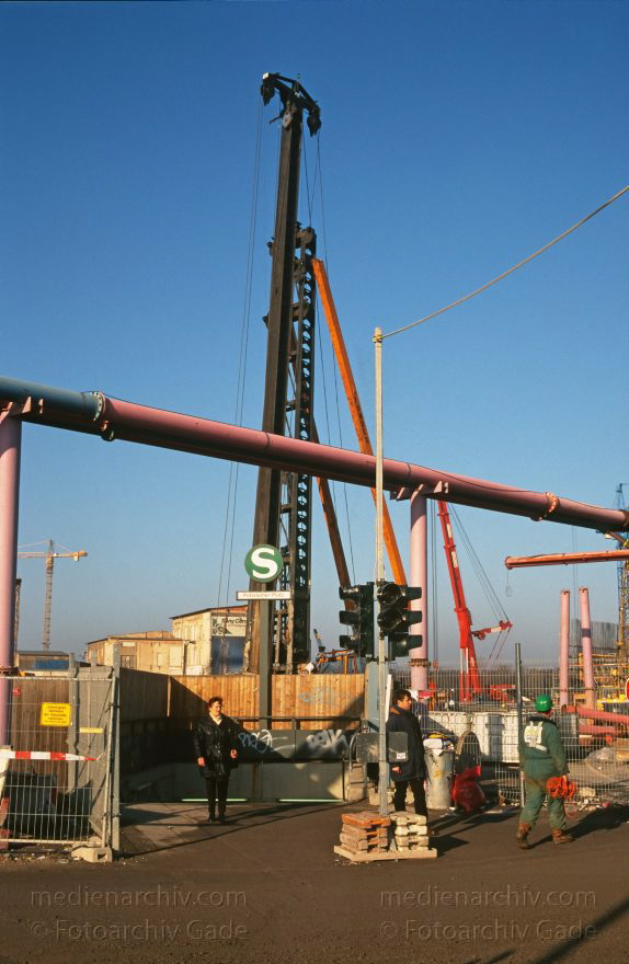 Berlin. Potsdamer Platz. Baustelle
31. 1. 1997. Berlin. Mitte. Tiergarten. Potsdamer Platz. Baustelle
Schlüsselwörter: Baustelle;Berlin;Deutschland;Germany;Potsdamer Platz;1997;Tiergarten