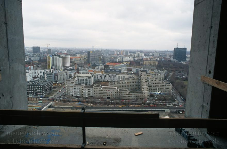 Berlin. Potsdamer Platz. Baustelle
31. 1. 1997. Berlin. Mitte. Tiergarten. Potsdamer Platz. Baustelle
Schlüsselwörter: Baustelle;Berlin;Deutschland;Germany;Potsdamer Platz;1997;Tiergarten
