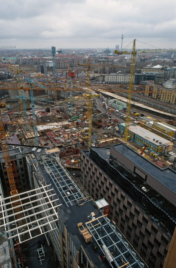 Berlin. Potsdamer Platz. Baustelle
31. 1. 1997. Berlin. Mitte. Tiergarten. Potsdamer Platz. Baustelle
Schlüsselwörter: Baustelle;Berlin;Deutschland;Germany;Potsdamer Platz;1997;Tiergarten