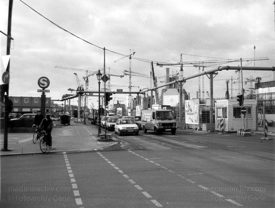 Baustelle Potsdamer Platz
Baustelle Potsdamer Platz
Schlüsselwörter: Baustelle;Berlin;Deutschland;Germany;Potsdamer Platz;1997;Tiergarten