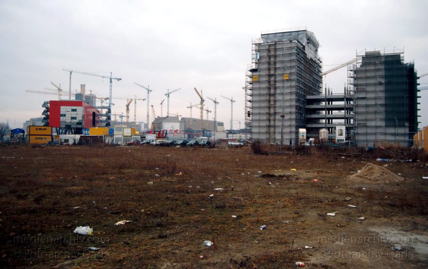 Berlin. Potsdamer Platz.
9. 2. 1997. Deutschland. Berlin. Mitte. Tiergarten. Potsdamer Platz.
Schlüsselwörter: Baustelle;Berlin;Deutschland;Germany;Potsdamer Platz;1997;Tiergarten