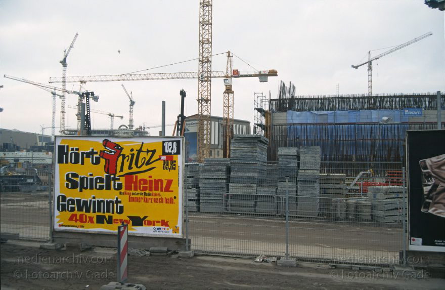 Berlin. Potsdamer Platz. Baustelle
9. 2. 1997. Berlin. Mitte. Tiergarten. Potsdamer Platz. Baustelle
Schlüsselwörter: Baustelle;Berlin;Deutschland;Germany;Potsdamer Platz;1997;Tiergarten