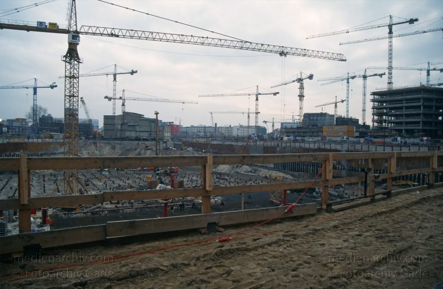Berlin. Potsdamer Platz. Baustelle
9. 2. 1997. Berlin. Mitte. Tiergarten. Potsdamer Platz. Baustelle
Schlüsselwörter: Baustelle;Berlin;Deutschland;Germany;Potsdamer Platz;1997;Tiergarten