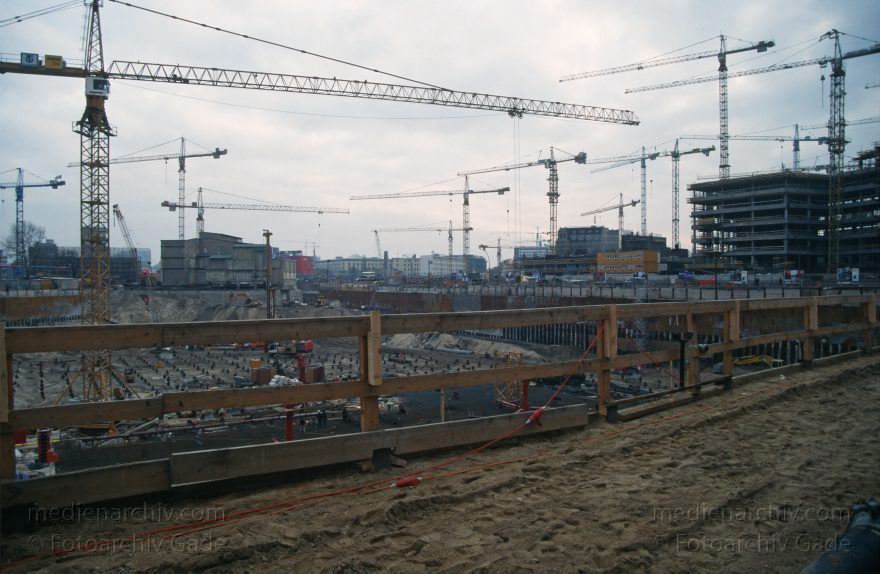 Berlin. Potsdamer Platz. Baustelle
9. 2. 1997. Berlin. Mitte. Tiergarten. Potsdamer Platz. Baustelle
Schlüsselwörter: Baustelle;Berlin;Deutschland;Germany;Potsdamer Platz;1997;Tiergarten