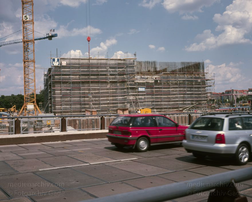 Berlin. Tiergarten. Potsdamer Platz.
Juni 1997. Berlin. Mitte. Tiergarten. Potsdamer Platz.
Schlüsselwörter: Baustelle;Berlin;Deutschland;Germany;Potsdamer Platz;1997;Tiergarten