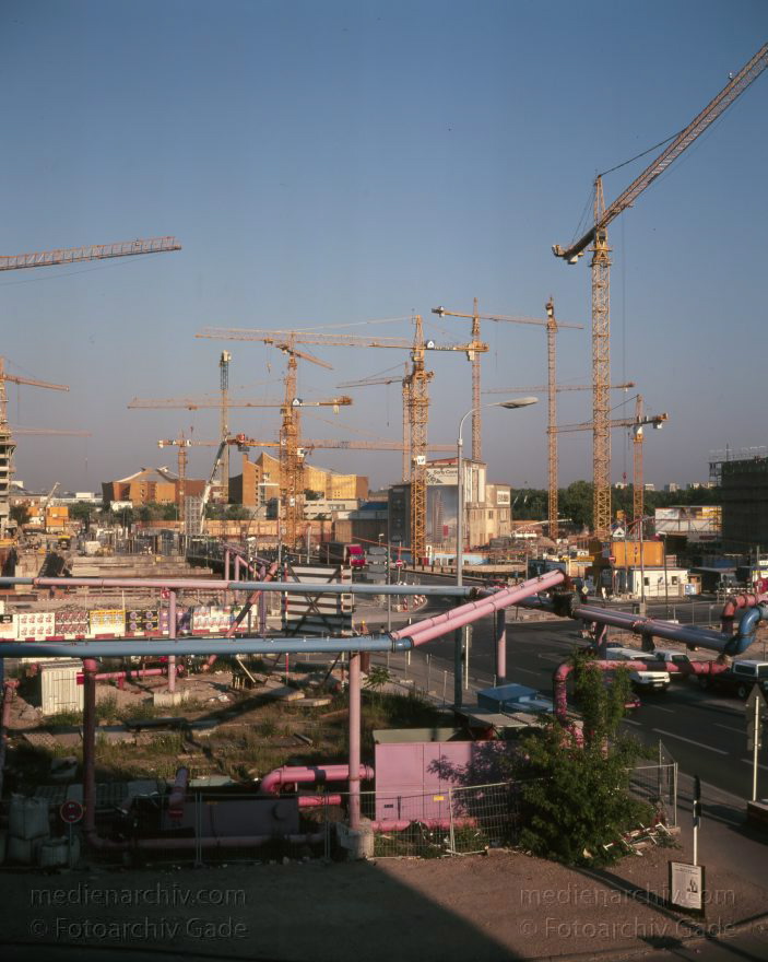 Berlin. Tiergarten. Potsdamer Platz.
Juni 1997. Berlin. Mitte. Tiergarten. Potsdamer Platz.
Schlüsselwörter: Baustelle;Berlin;Deutschland;Germany;Potsdamer Platz;1997;Tiergarten