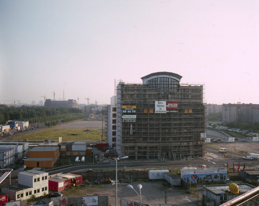 Berlin. Tiergarten. Potsdamer Platz. Mosse Palais. Leipziger Platz
Juni 1997. Berlin. Mitte. Tiergarten. Potsdamer Platz. Mosse Palais. Leipziger Platz
Schlüsselwörter: Baustelle;Berlin;Deutschland;Germany;Mosse-Palais;Potsdamer Platz;1997;Tiergarten