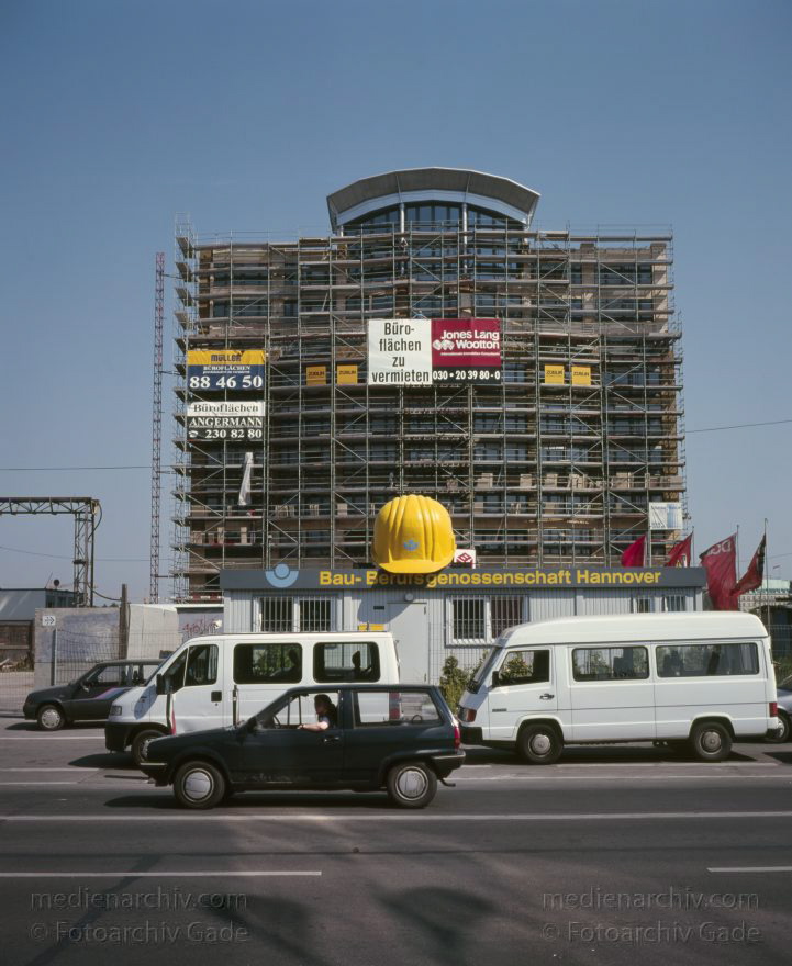 Berlin. Tiergarten. Potsdamer Platz.
Juni 1997. Berlin. Mitte. Tiergarten. Potsdamer Platz.
Schlüsselwörter: Baustelle;Berlin;Deutschland;Germany;Mosse-Palais;Potsdamer Platz;1997;Tiergarten