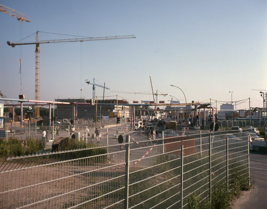 Berlin. Tiergarten. Potsdamer Platz.
Juni 1997. Berlin. Mitte. Tiergarten. Potsdamer Platz.
Schlüsselwörter: Baustelle;Berlin;Deutschland;Germany;Potsdamer Platz;1997;Tiergarten
