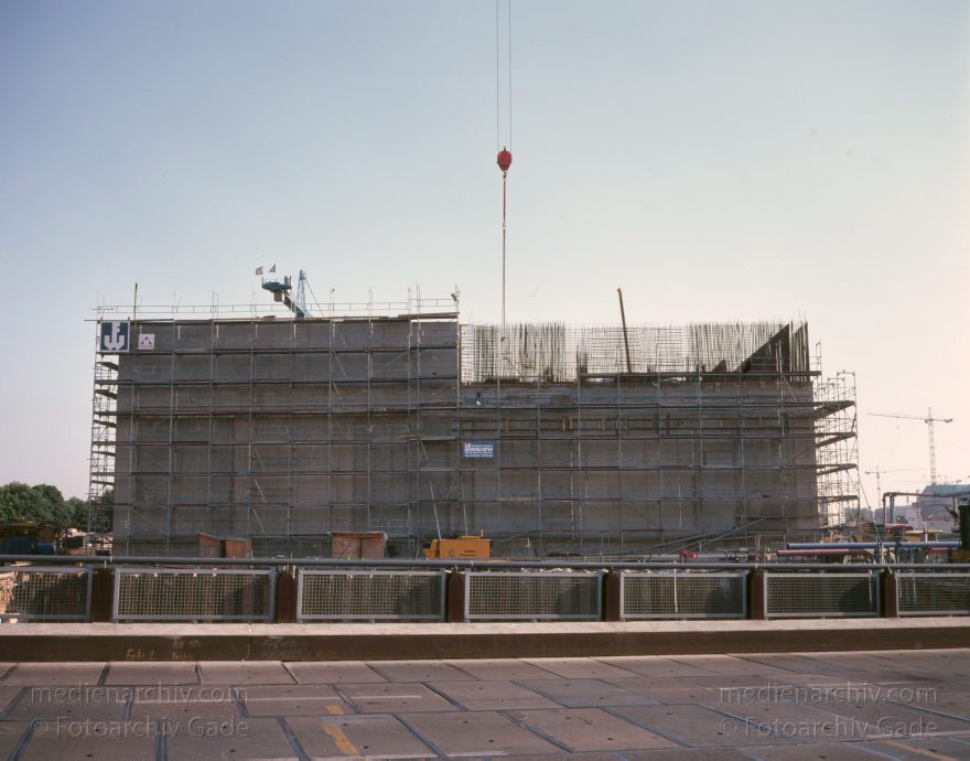Berlin. Tiergarten. Potsdamer Platz.
Juni 1997. Berlin. Mitte. Tiergarten. Potsdamer Platz.
Schlüsselwörter: Baustelle;Berlin;Deutschland;Germany;Potsdamer Platz;1997;Tiergarten