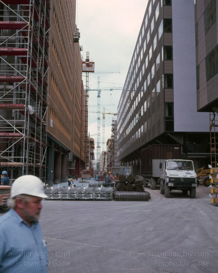 Berlin. Tiergarten. Potsdamer Platz.
Juni 1997. Berlin. Mitte. Tiergarten. Potsdamer Platz.
Schlüsselwörter: Baustelle;Berlin;Deutschland;Germany;Potsdamer Platz;1997;Tiergarten