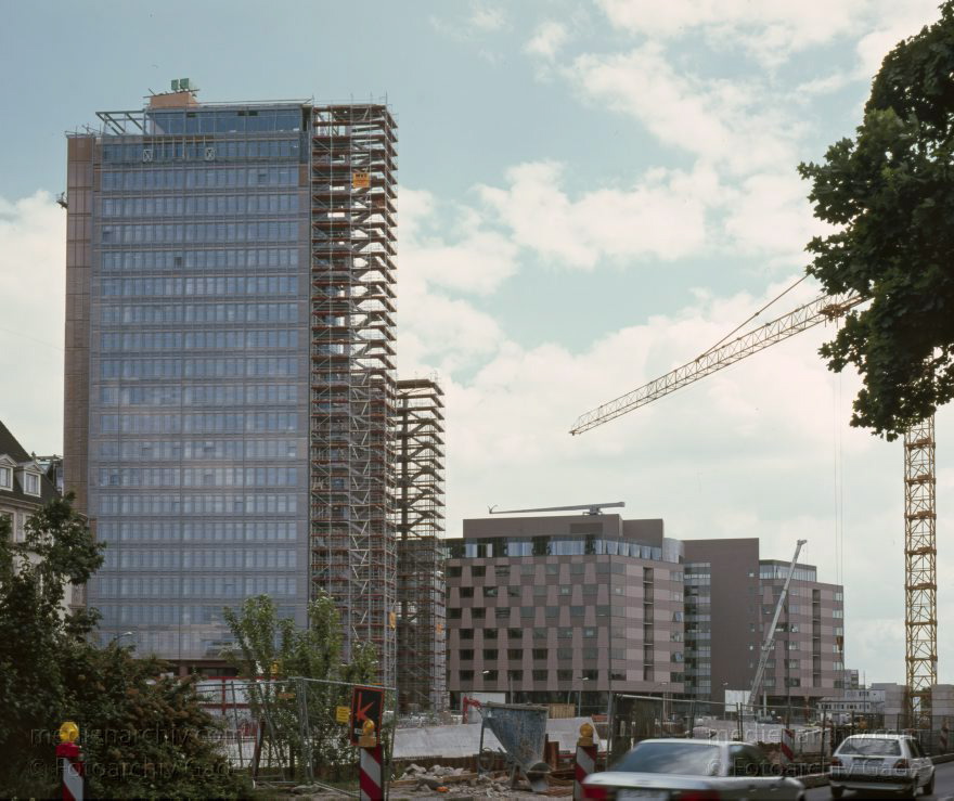 Berlin. Tiergarten. Potsdamer Platz.
Juni 1997. Berlin. Mitte. Tiergarten. Potsdamer Platz.
Schlüsselwörter: Baustelle;Berlin;Deutschland;Germany;Potsdamer Platz;1997;Tiergarten