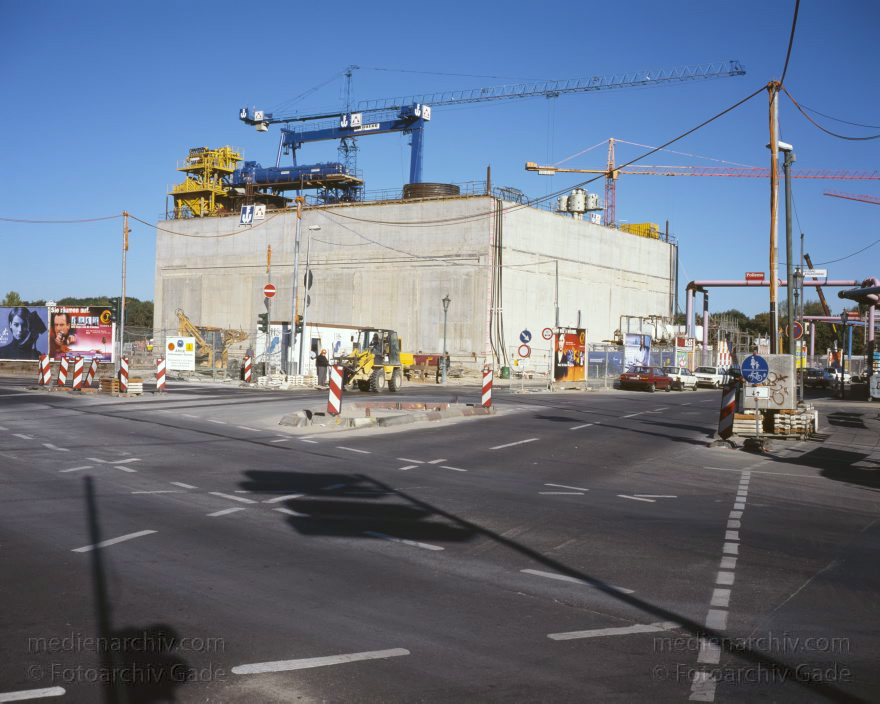 Berlin. Potsdamer Platz. Baustelle
September 1997. Berlin. Mitte. Tiergarten. Potsdamer Platz. Baustelle
Schlüsselwörter: Baustelle;Berlin;Deutschland;Germany;Potsdamer Platz;1997;Tiergarten