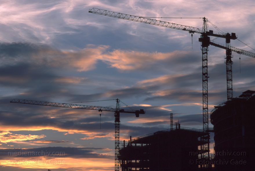 AugusBerlin. Potsdamer Platz. Baustelle. Baukran vor dem Abendhimmel
Augus 1998. Berlin. Mitte. Tiergarten. Potsdamer Platz. Baustelle. Baukran vor dem Abendhimmel
Schlüsselwörter: Baustelle;Berlin;Deutschland;Germany;Potsdamer Platz;1998;Tiergarten