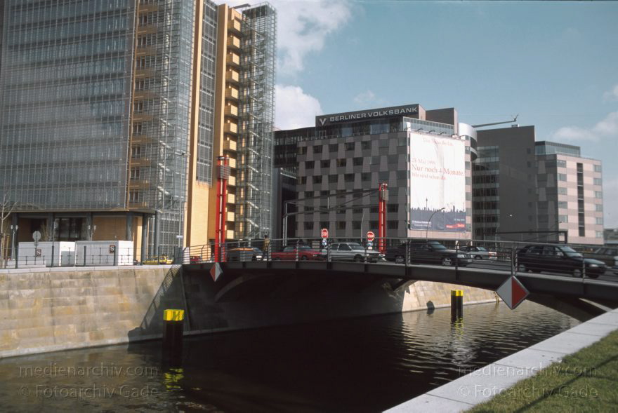 Berlin. Potsdamer Platz. Baustelle
März 1999. Berlin. Mitte. Tiergarten. Potsdamer Platz. Baustelle
Schlüsselwörter: Berlin;Deutschland;Germany;Landwehrkanal;Potsdamer Platz;1999;Tiergarten