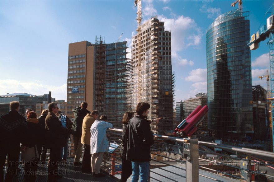 Berlin. Potsdamer Platz. Baustelle
März 1999. Berlin. Mitte. Tiergarten. Potsdamer Platz. Baustelle
Schlüsselwörter: Bahntower;Berlin;Debis;Deutschland;Germany;Kollhoff-Tower;Potsdamer Platz;Sony Center;1999;Tiergarten