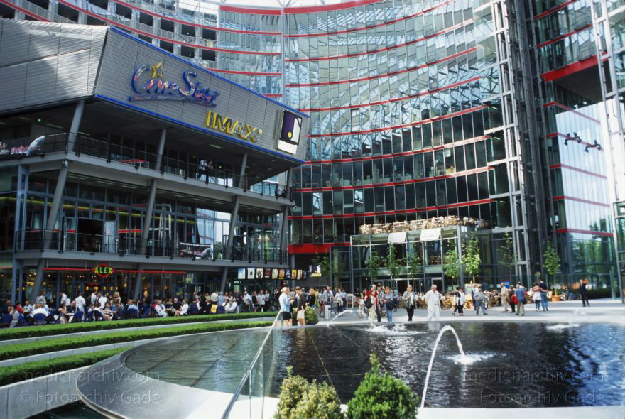 Berlin. Potsdamer Platz. Sony Center
1. Mai 2000. Berlin. Mitte. Tiergarten. Potsdamer Platz. Sony Center
Schlüsselwörter: Berlin;Deutschland;Germany;Potsdamer Platz;Sony Center;2000;Tiergarten