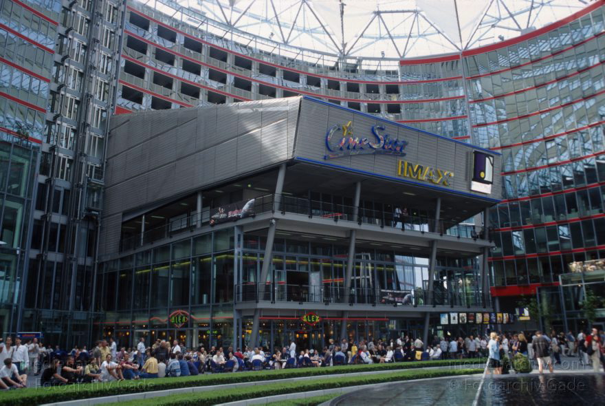 Berlin. Potsdamer Platz. Sony Center
1. Mai 2000. Berlin. Mitte. Tiergarten. Potsdamer Platz. Sony Center
Schlüsselwörter: Berlin;Deutschland;Germany;Potsdamer Platz;Sony Center;2000;Tiergarten