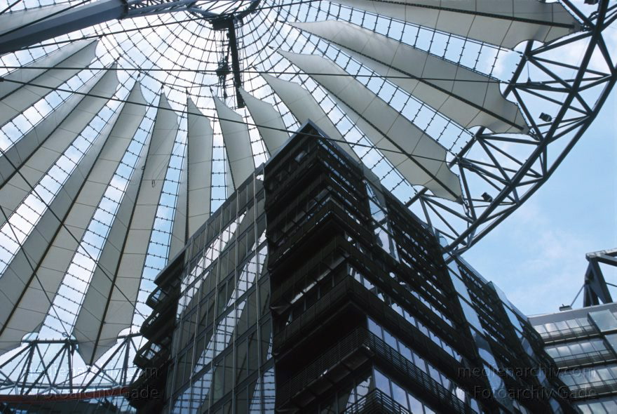 Berlin. Potsdamer Platz. Sony Center
1. Mai 2000. Berlin. Mitte. Tiergarten. Potsdamer Platz. Sony Center
Schlüsselwörter: Berlin;Deutschland;Germany;Potsdamer Platz;Sony Center;2000;Tiergarten