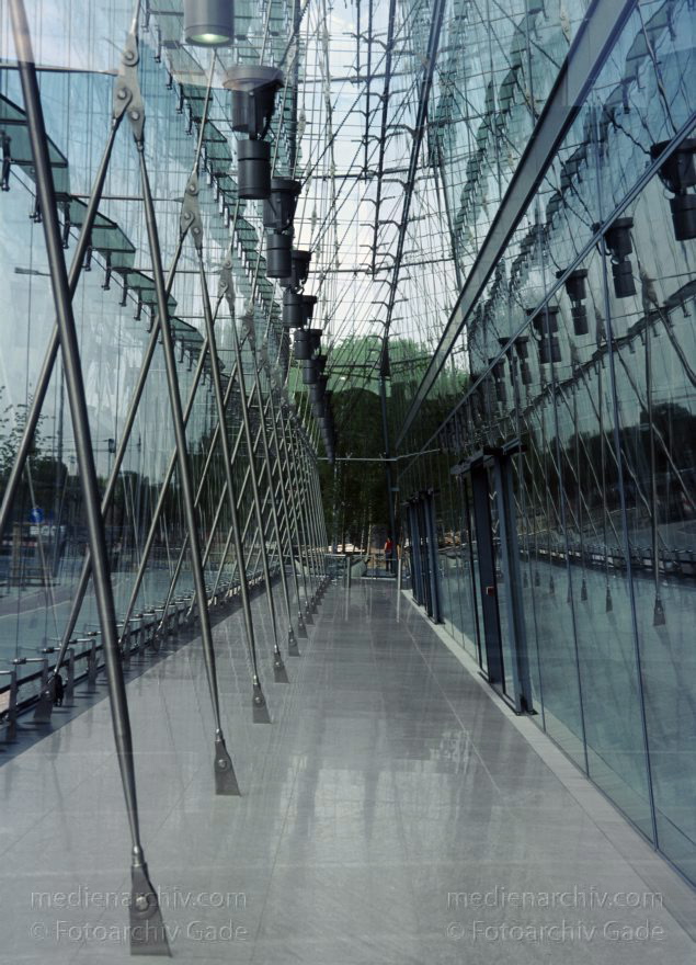 Berlin. Potsdamer Platz. Sony Center
1. Mai 2000. Berlin. Mitte. Tiergarten. Potsdamer Platz. Sony Center
Schlüsselwörter: Berlin;Deutschland;Germany;Potsdamer Platz;2000;Tiergarten