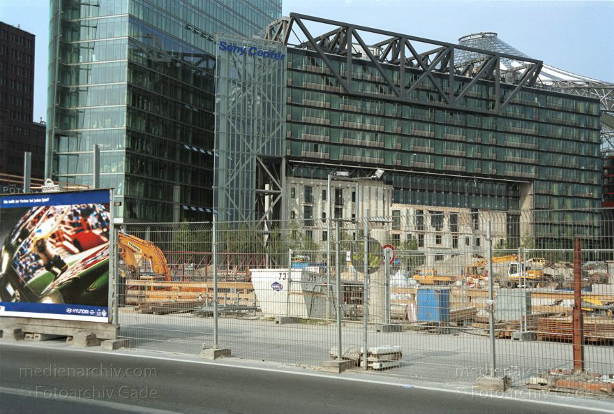 Berlin. Potsdamer Platz
Juni 2000. Berlin. Mitte. Tiergarten. Potsdamer Platz
Schlüsselwörter: Berlin;Deutschland;Germany;Potsdamer Platz;2000;Tiergarten