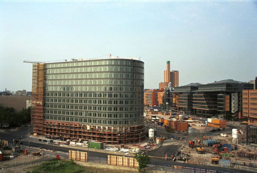 Berlin. Potsdamer Platz
Juni 2000. Berlin. Mitte. Tiergarten. Potsdamer Platz
Schlüsselwörter: Berlin;Deutschland;Germany;Potsdamer Platz;2000;Tiergarten
