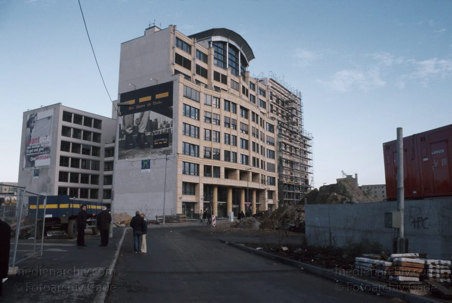 Berlin. Potsdamer Platz. Baustelle. Leipziger Platz. Mosse Palais
10. 12. 2000. Berlin. Mitte. Tiergarten. Potsdamer Platz. Baustelle. Leipziger Platz. Mosse Palais
Schlüsselwörter: Berlin;Deutschland;Germany;Potsdamer Platz;2000;Tiergarten