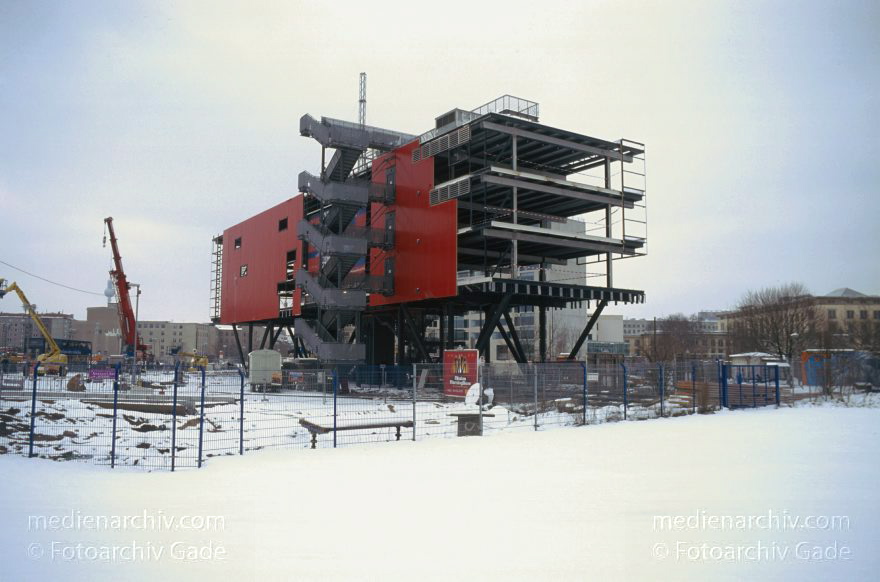 Berlin. Potsdamer Platz. Abriss der Infobox
25. 2. 2001. Berlin. Mitte. Tiergarten. Potsdamer Platz. Baustelle. Abriss der Infobox
Schlüsselwörter: Berlin;Deutschland;Germany;Infobox;Potsdamer Platz;2001;Tiergarten