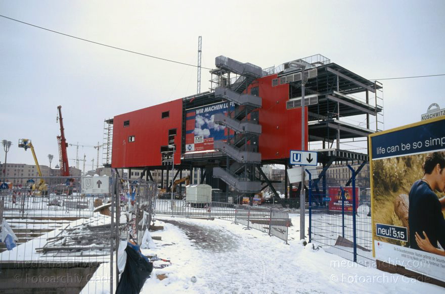 Berlin. Potsdamer Platz. Abriss der Infobox
25. 2. 2001. Berlin. Mitte. Tiergarten. Potsdamer Platz. Baustelle. Abriss der Infobox
Schlüsselwörter: Berlin;Deutschland;Germany;Infobox;Potsdamer Platz;2001;Tiergarten