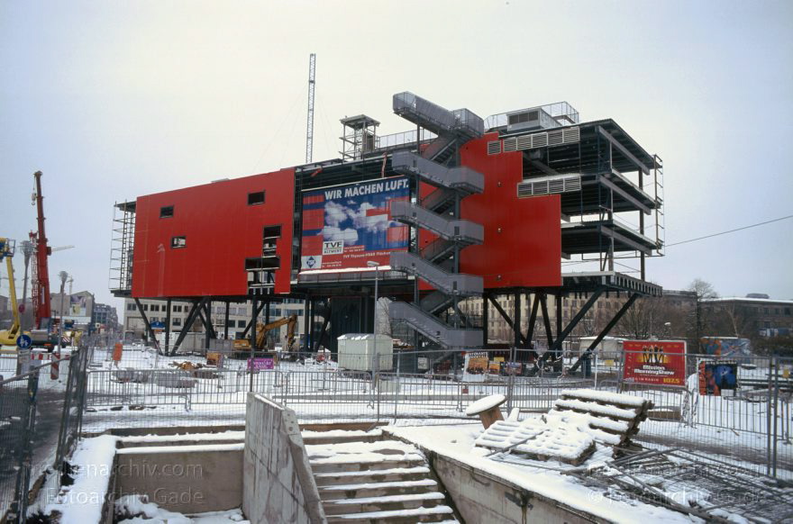 Berlin. Potsdamer Platz. Abriss der Infobox
25. 2. 2001. Berlin. Mitte. Tiergarten. Potsdamer Platz. Baustelle. Abriss der Infobox
Schlüsselwörter: Berlin;Deutschland;Germany;Infobox;Potsdamer Platz;2001;Tiergarten