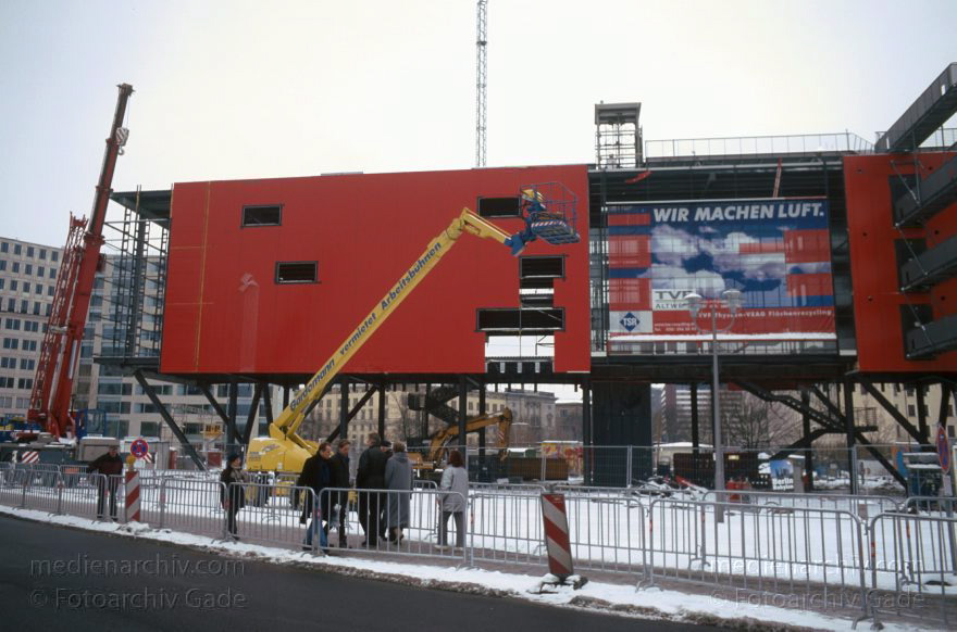 Berlin. Potsdamer Platz. Abriss der Infobox
25. 2. 2001. Berlin. Mitte. Tiergarten. Potsdamer Platz. Baustelle. Abriss der Infobox
Schlüsselwörter: Berlin;Deutschland;Germany;Infobox;Potsdamer Platz;2001;Tiergarten