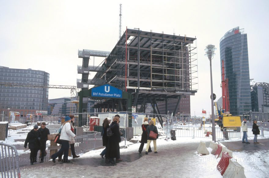 Berlin. Potsdamer Platz. Abriss der Infobox
25. 2. 2001. Berlin. Mitte. Tiergarten. Potsdamer Platz. Baustelle. Abriss der Infobox
Schlüsselwörter: Berlin;Deutschland;Germany;Infobox;Potsdamer Platz;2001;Tiergarten