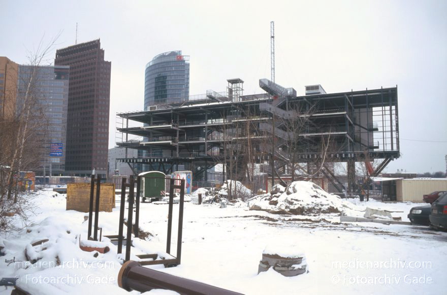 Berlin. Potsdamer Platz. Abriss der Infobox
25. 2. 2001. Berlin. Mitte. Tiergarten. Potsdamer Platz. Baustelle. Abriss der Infobox
Schlüsselwörter: Berlin;Deutschland;Germany;Infobox;Potsdamer Platz;2001;Tiergarten