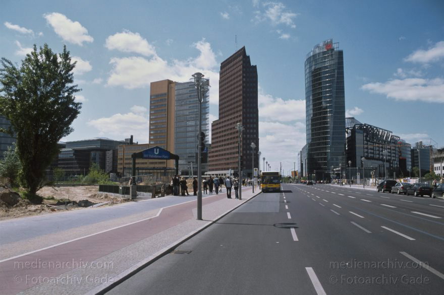Berlin. Potsdamer Platz. Baustelle
20. 5. 2001. Berlin. Mitte. Tiergarten. Potsdamer Platz. Baustelle
Schlüsselwörter: Berlin;Deutschland;Germany;Potsdamer Platz;2001;Tiergarten