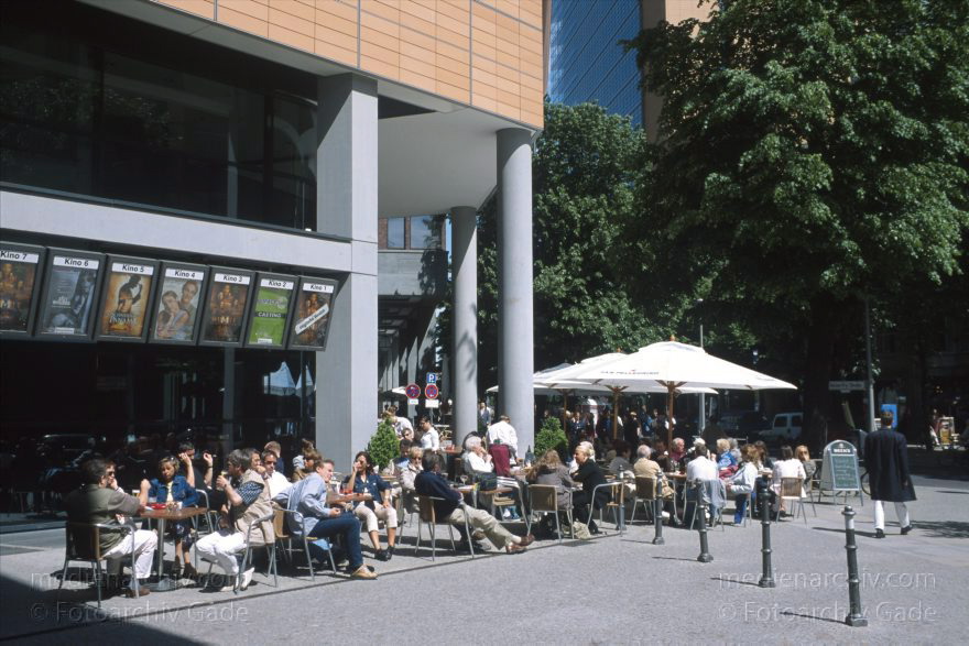 Berlin. Potsdamer Platz.
20. Mai 2001. Berlin. Mitte. Tiergarten. Potsdamer Platz.
Schlüsselwörter: Berlin;Deutschland;Germany;Potsdamer Platz;2001;Tiergarten