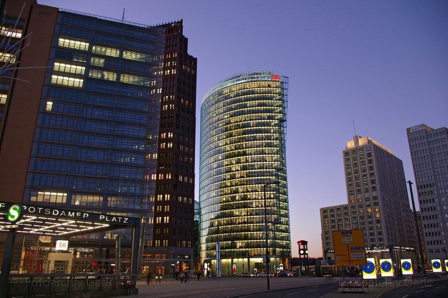 Berlin. Potsdamer Platz. Baustelle
1. 2. 2005. Berlin. Mitte. Tiergarten. Potsdamer Platz. Baustelle
Schlüsselwörter: Bahntower;Berlin;DB;Deutsche Bundesbahn;Deutschland;Germany;Nachtaufnahme;Potsdamer Platz;2005;Tiergarten