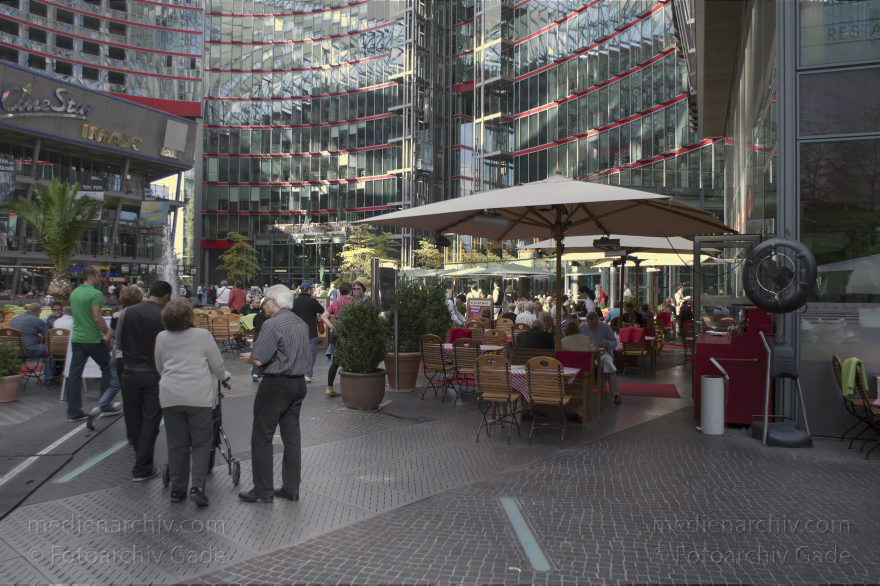 Berlin. Potsdamer Platz. Sony Center
11. 9. 2010. Berlin. Mitte. Tiergarten. Potsdamer Platz. Sony Center
Schlüsselwörter: Berlin;Deutschland;Germany;Potsdamer Platz;Sony Center;2010;Tiergarten