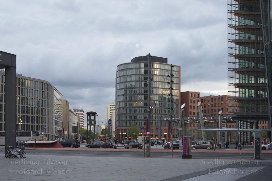 Berlin. Potsdamer Platz
9. 9. 2014. Berlin. Mitte. Tiergarten. Potsdamer Platz
Schlüsselwörter: 2014;Berlin;Mitte;Potsdamer Platz;Tiergarten